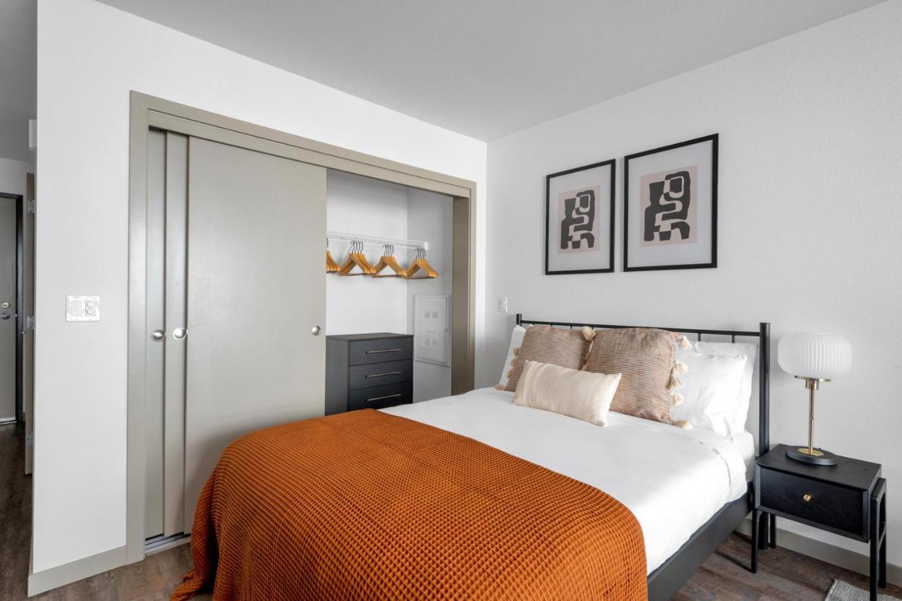 Columbia City Studio W Wd Gym Nr Light Rail Sea-345 Apartment *