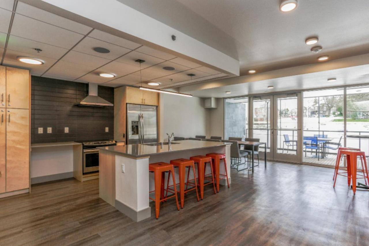 Columbia City Studio W Wd Gym Nr Light Rail Sea-345 Seattle
